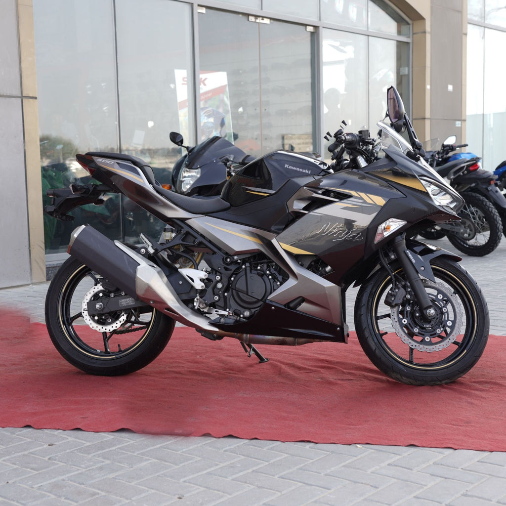 Used 2022 Kawasaki Ninja 400 for Sale In Sharjah UAE